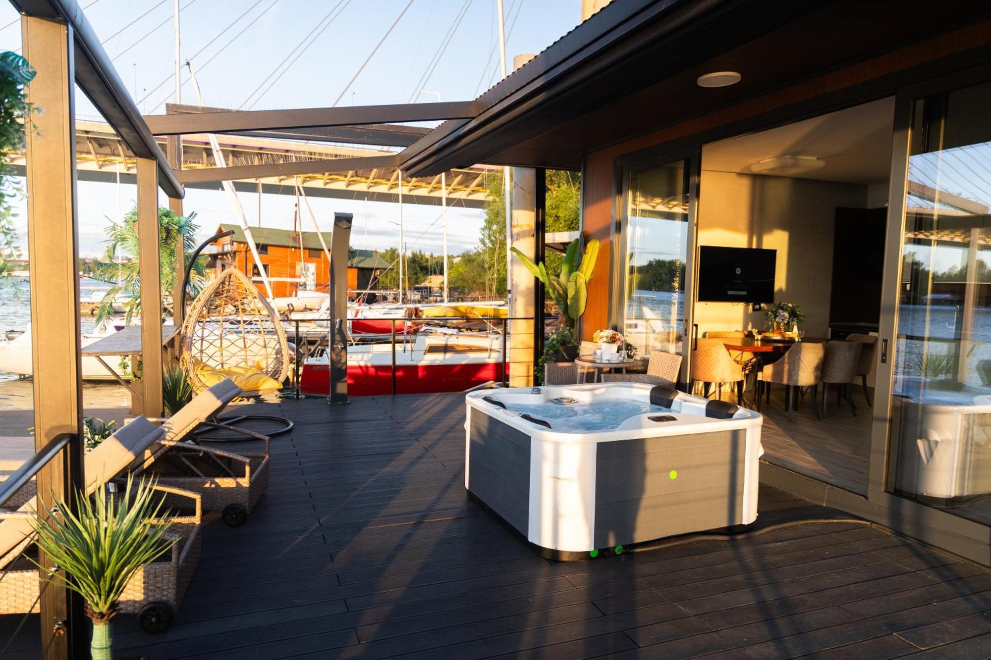 Ada Moment Splav- Kuca Na Reci Beograd- Floating House On Sava River ,بلغراد المظهر الخارجي الصورة