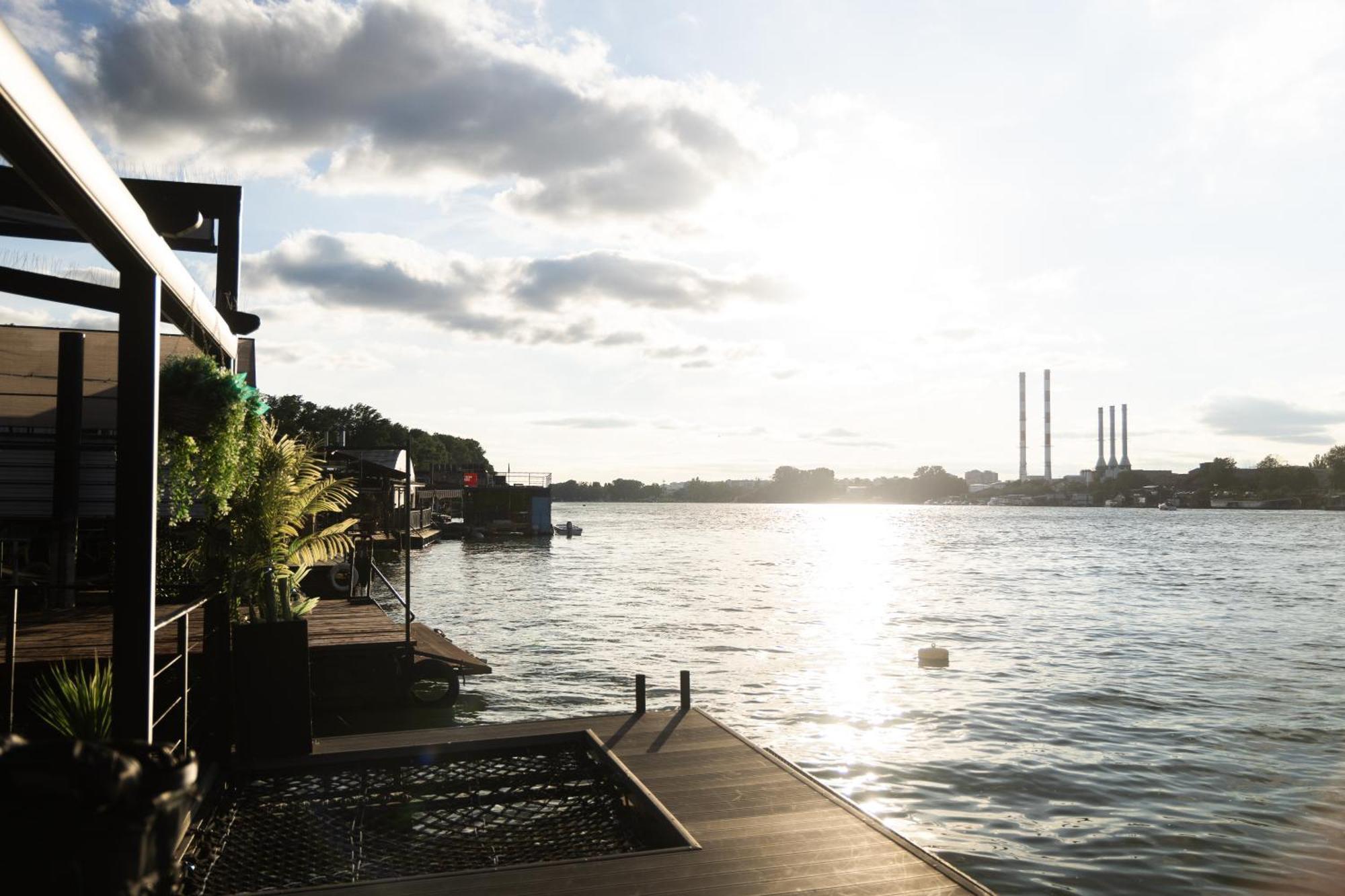 Ada Moment Splav- Kuca Na Reci Beograd- Floating House On Sava River ,بلغراد المظهر الخارجي الصورة